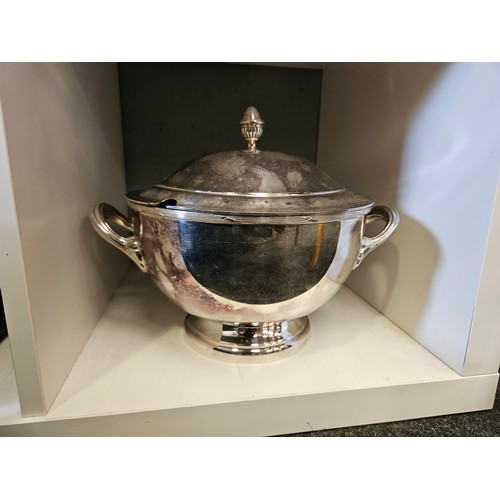 1280 - A Mappin & Webb plated soup tureen, boxed