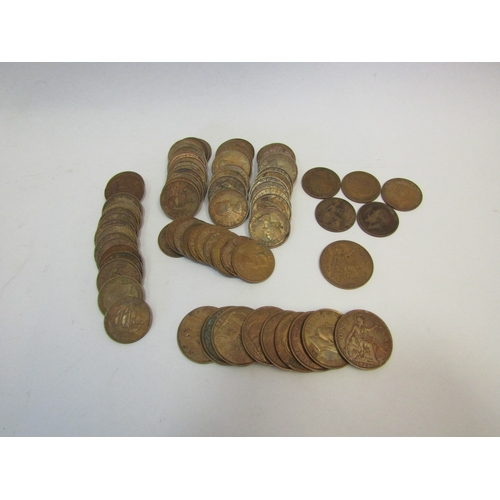 1286 - A quantity of British pennies and half-pennies ranging from early-mid 20th Century