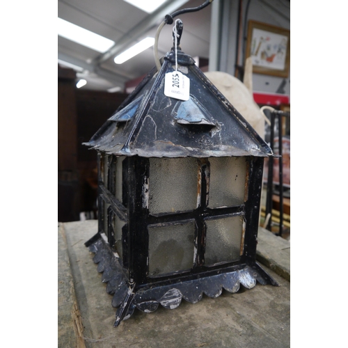 2055 - A porch lantern