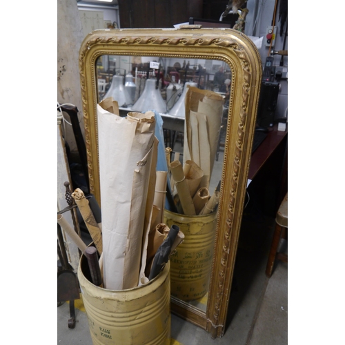 2070 - A Victorian gilt and gesso mirror 86x140cm