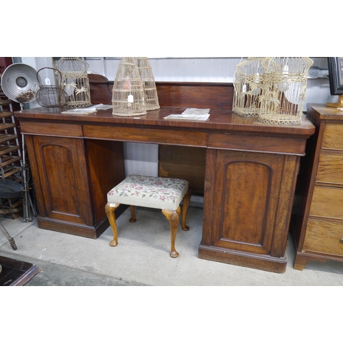 2095 - A Victorian mahogany twin pedestal sideboard