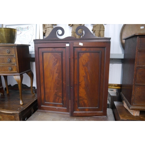 2155 - A Georgian mahogany secretaire top, with broken swan neck pediment and adjustable shelves enclosed b... 