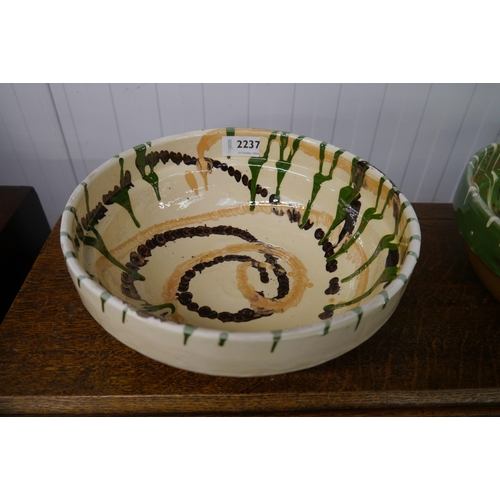 2237 - A cream glazed bowl