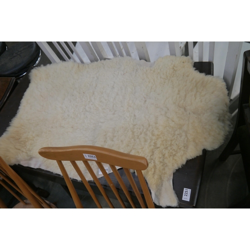 2250 - A white sheepskin