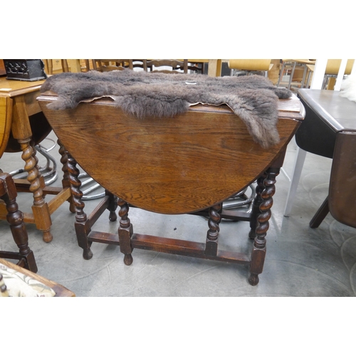 2255 - An 1970s oak barley twist gateleg table