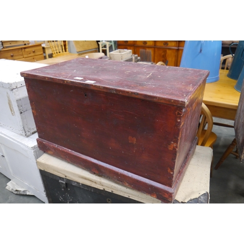 2282 - A pine blanket box