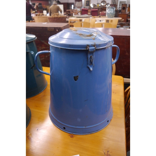 2290 - A large blue enamel food storage bin