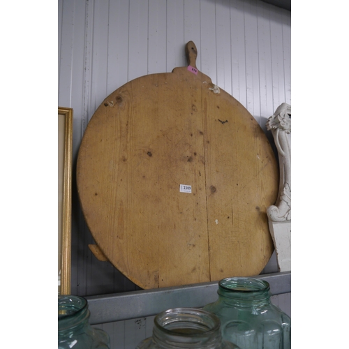 2309 - A large 19th Century pine cheese board