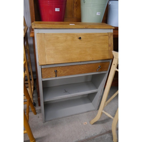 2328 - A light oak bureau