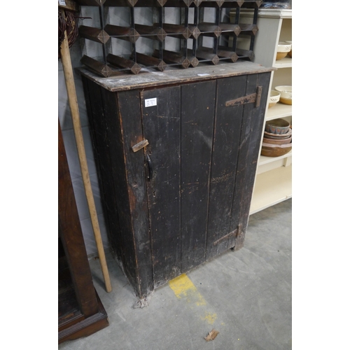 2339 - A rustic pine cupboard