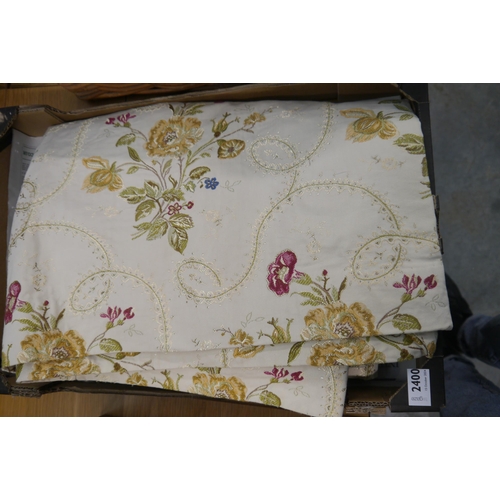 2400 - A pair of floral silk curtains