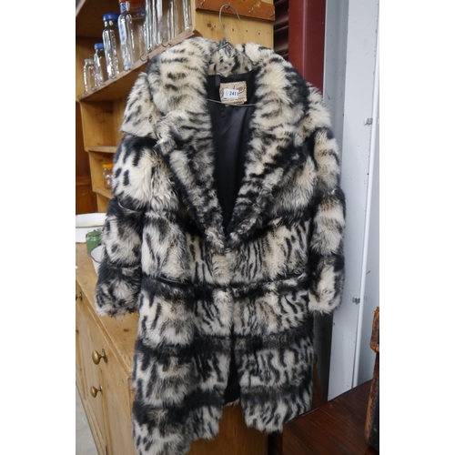 2411 - A vinatge rabbit furr coat