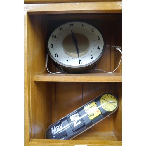 2464 - Two vintage clocks