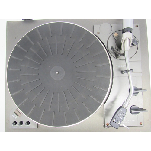 7456 - An Akai AP-206C direct drive turntable