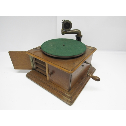 7327 - A Beltona oak cased gramophone with twin doors opening to reveal speaker vent