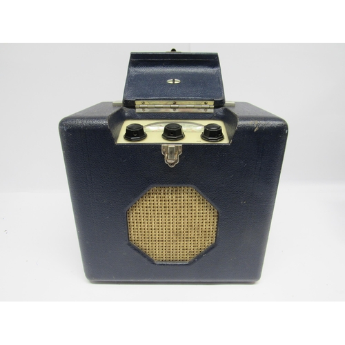 7307 - A 1940s Roberts P4D portable valve radio