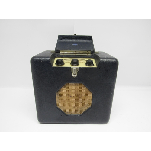 7310 - A 1940s Roberts P4D portable valve radio