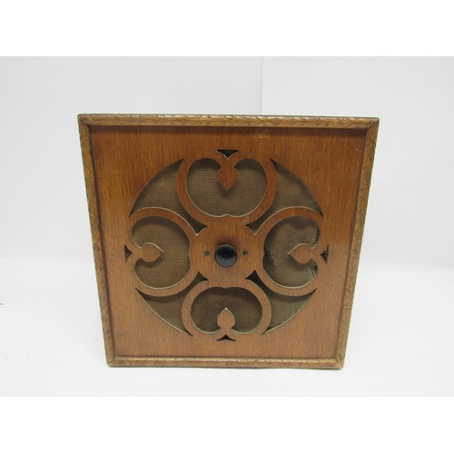 7312 - A 1930s Cossor Silvertone valve radio in decorative fret cut oak case