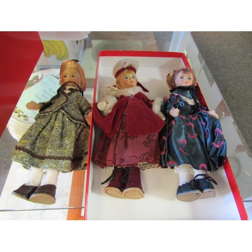 1512 - Four assorted World dolls