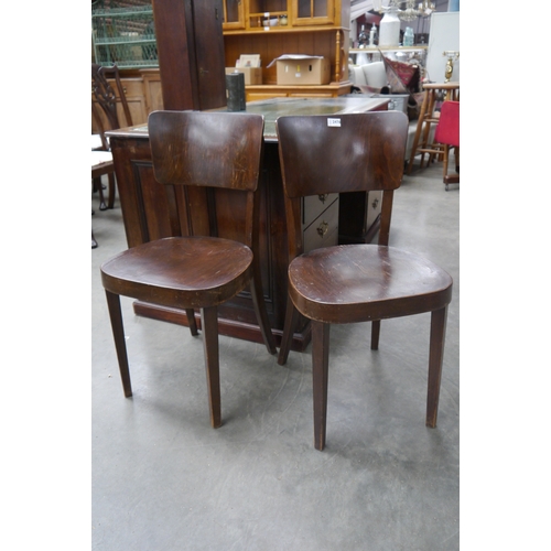 2476 - A pair of bentwood chairs