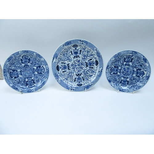 4424 - A pair of Chinese blue and white plates with Yu mark to base in double circle mark, possibly Kangxi ... 