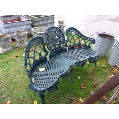 8068 - A decorative cast iron shaped garden bench