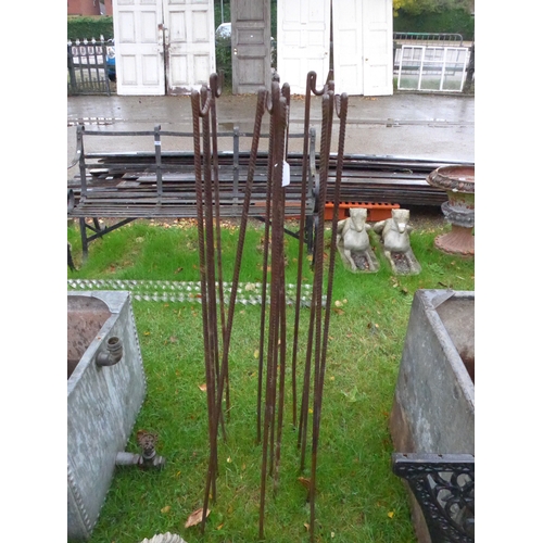 8075 - Fifteen spike-in fence stakes