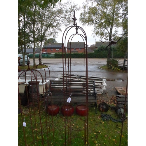 8099 - A pair of steel rust finish arrow top obelisks