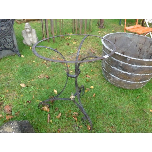 8133 - A wrought iron table base