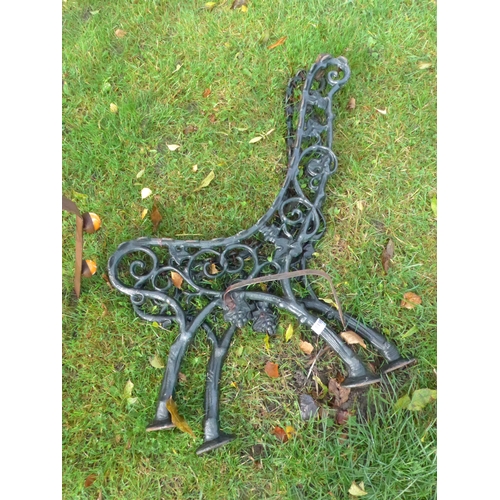 8195 - A pair of leaf pattern iron bench ends