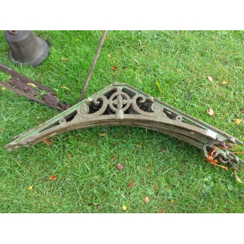 8199 - Eight cast iron roof brackets