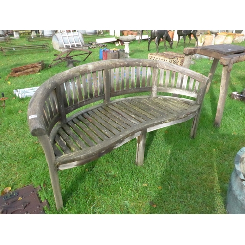 8252 - A curved hardwood garden bench