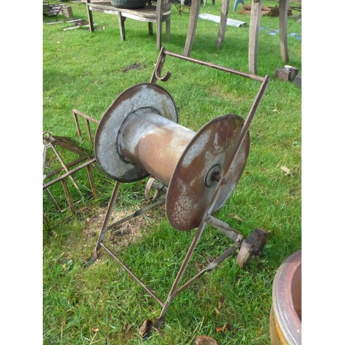 8280 - A galvanised hose reel