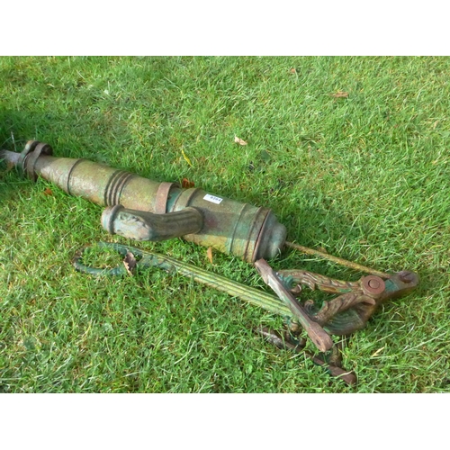 8284 - A cast iron garden pump