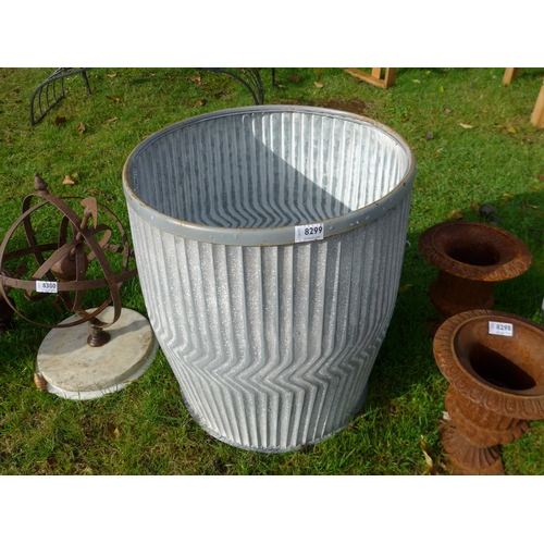 8299 - A galvanised dolly tub