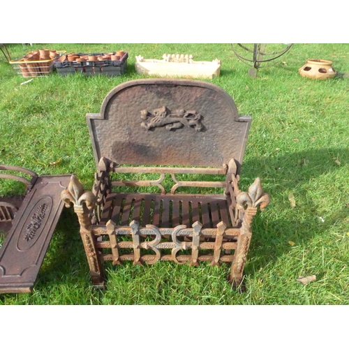 8320 - A cast fire basket with back