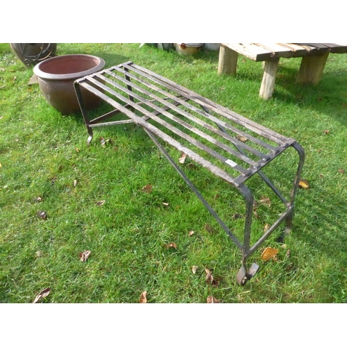 8341 - A strap iron bench seat