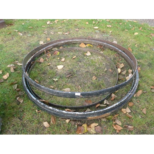 8397 - Five cast iron cart wheel rims