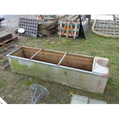 8426 - A galvanised water tank, 185cm x 48cm x 42cm