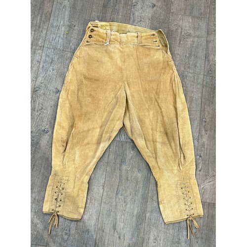 9040 - A pair of WWII Women's Land Army (W.L.A.) corduroy breeches, size 6, dated 1945