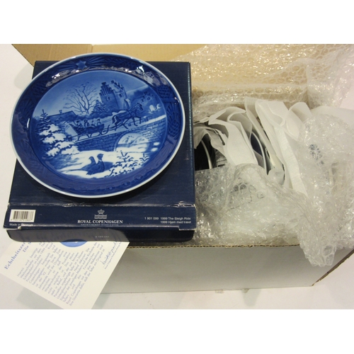 4460 - Fourteen various Royal Copenhagen Christmas plates including a boxed example 