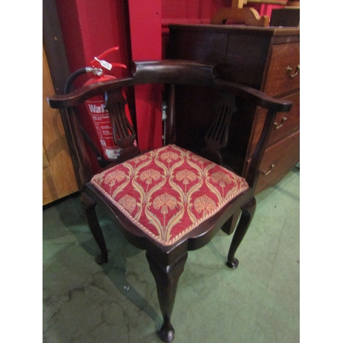 4021 - An Edwardian mahogany corner chair the scroll arms over pierced splat supports on pad foot cabriole ... 