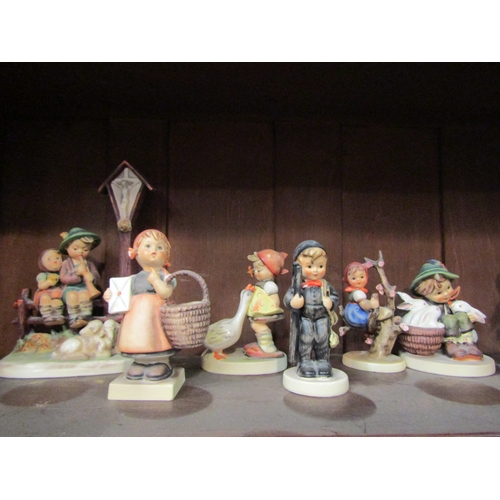 4140 - A collection of Goebel Hummel figurines (11)