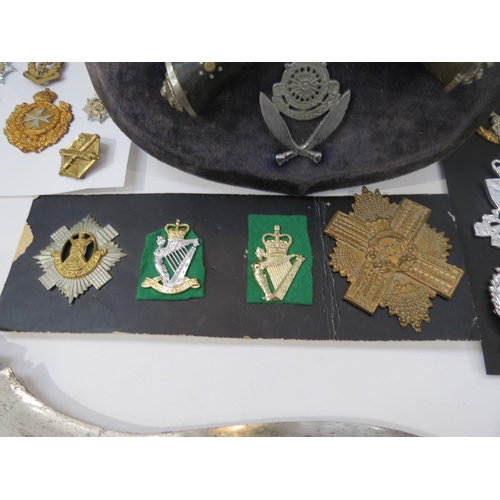 9236 - A quantity of mixed cap badges including highland regiments, together with a Gurkha shield display e... 