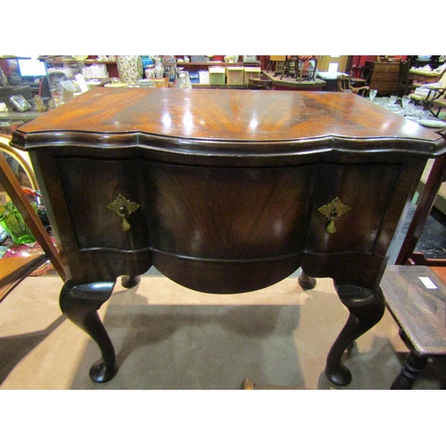 4227 - A Georgian flame mahogany serpentine front lamp table the single drawer over a shaped apron on pad f... 