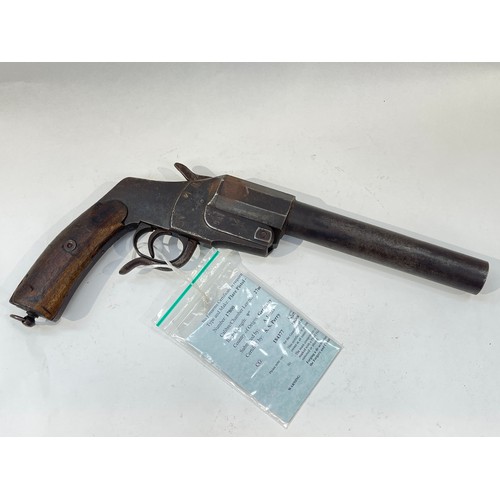 9308 - A WWI German flare gun, deactivated to EU standard. Comes with a copy certificate from the Cambridge... 