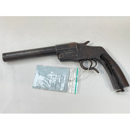 9308 - A WWI German flare gun, deactivated to EU standard. Comes with a copy certificate from the Cambridge... 