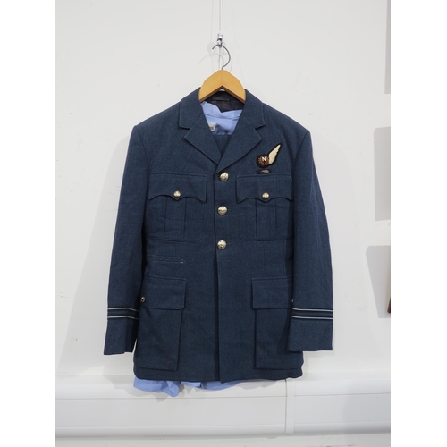 9089 - A post-war RAF navigator's officer's uniform with a quantity of documents, flew in Canberra aircraft... 