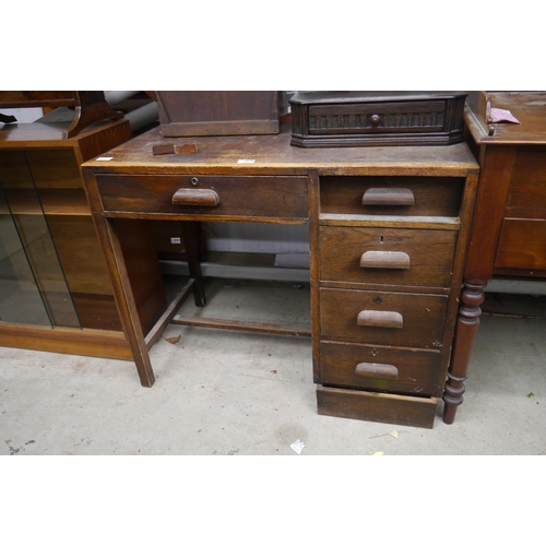 2499 - A 1920’s oak single pedestal desk, five drawers