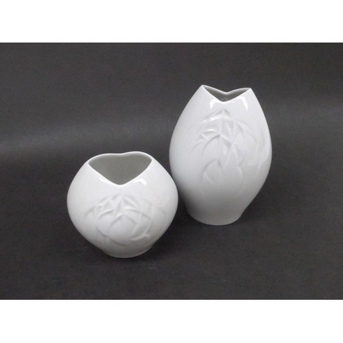 7017 - Two Meissen modern design porcelain vases by Ludwig Zepner in white gloss with geometric designs. 9.... 